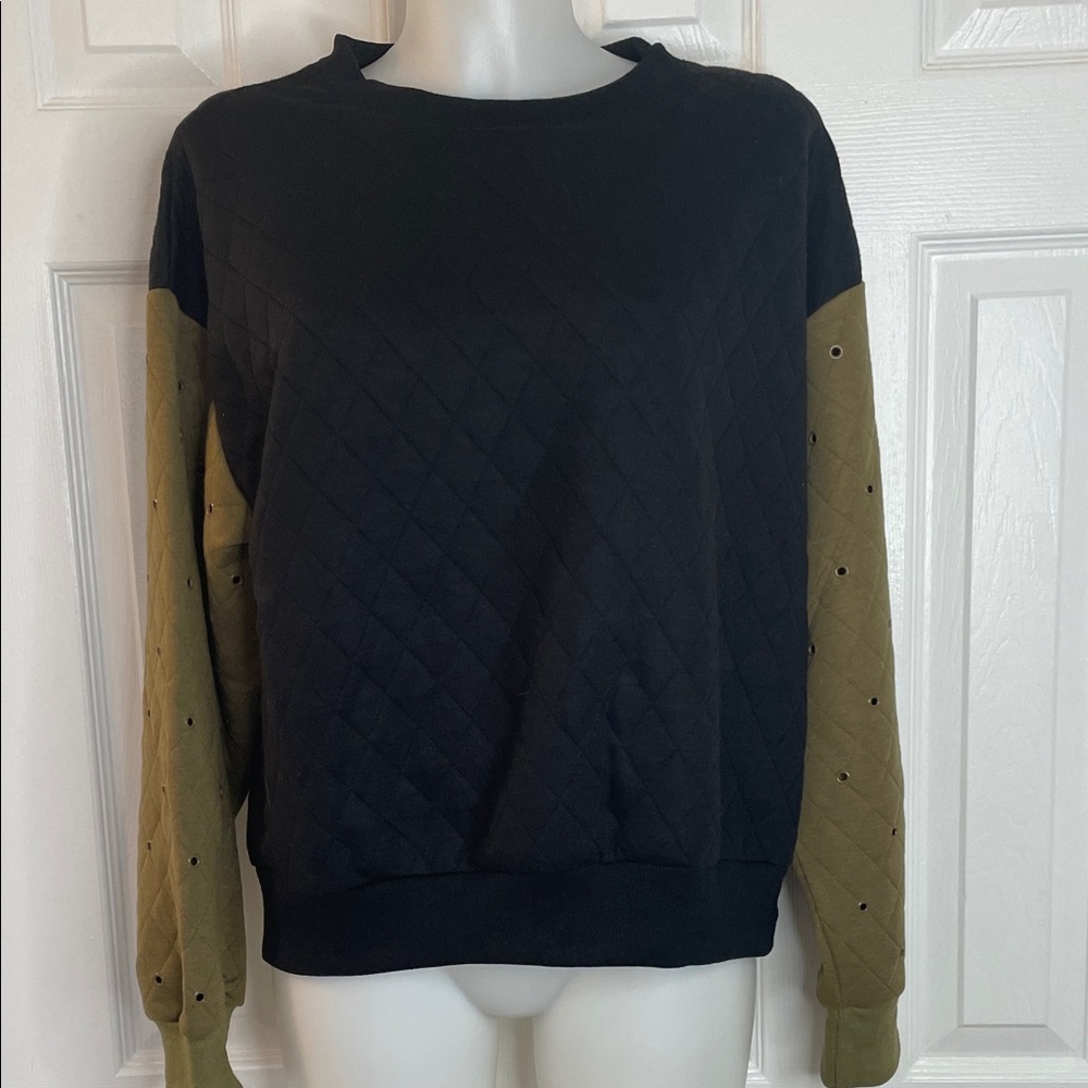 REVOLVE ENGLISH ROSE QUILTED SWEATSHIRT BLACK & ARMY COTTON BLEND SWEATSHIRT L